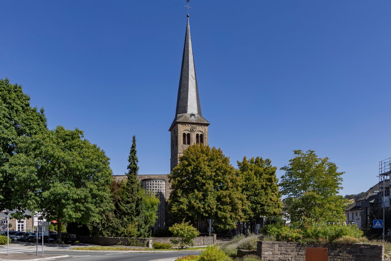 Overath_Kirche St. Walburga (c) Hubert Wischeler