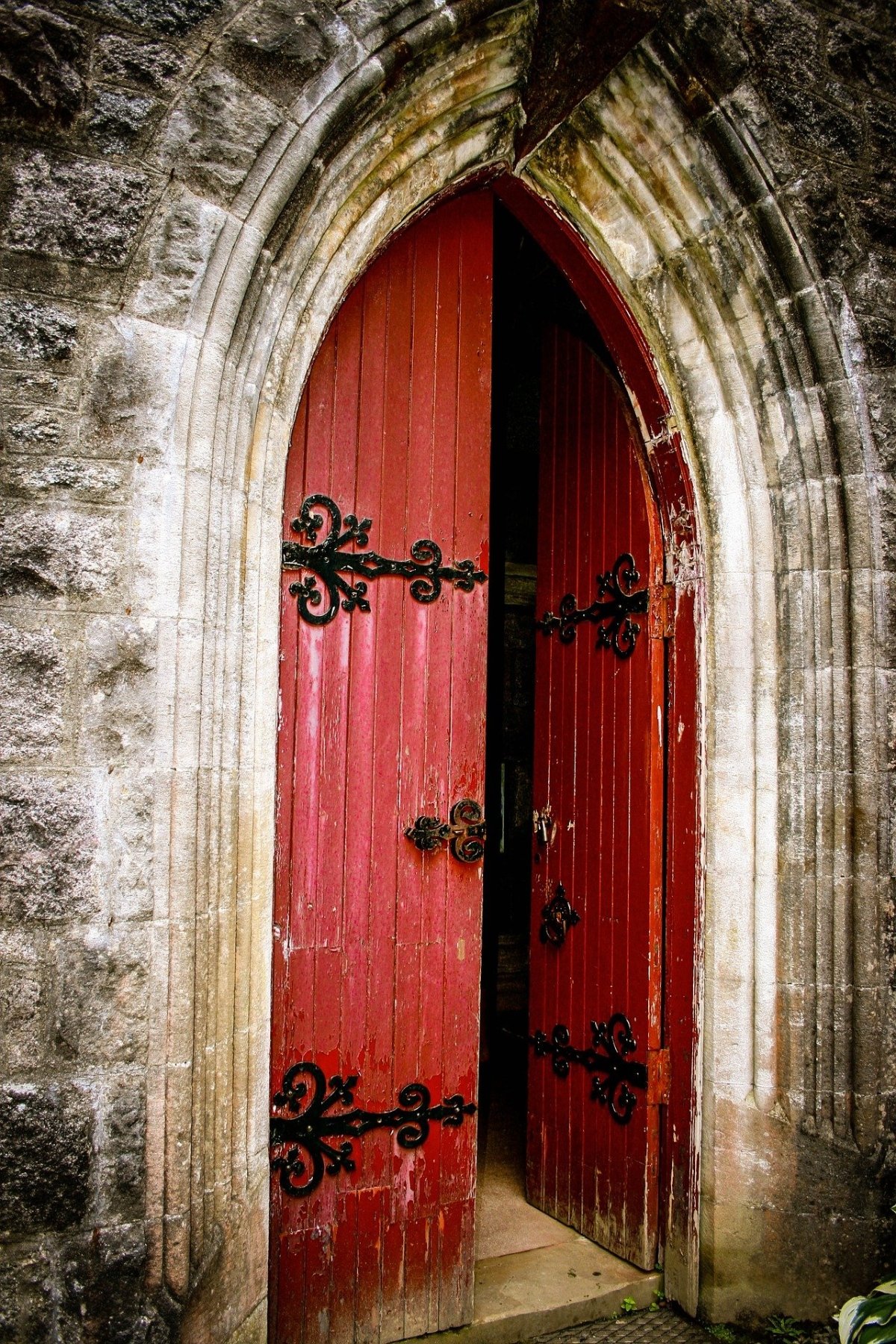 Kirchentür geöffnet (c) pixabay